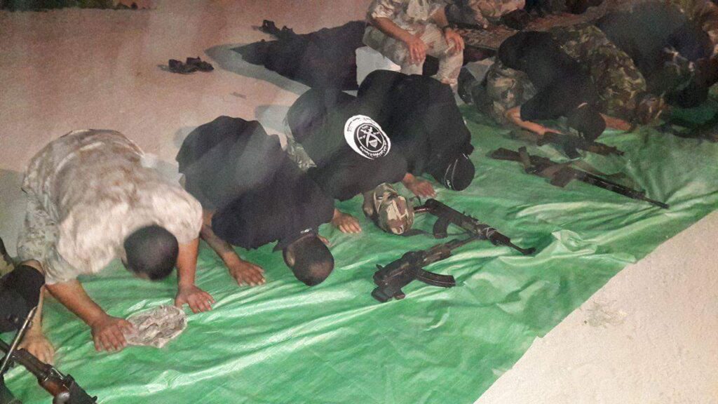 Salafisten aan het bidden